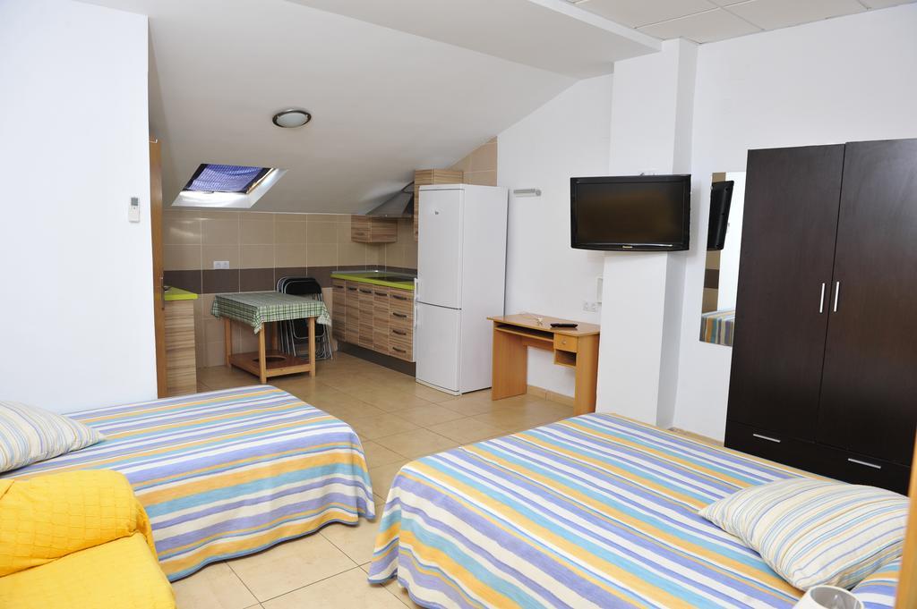 Hostal Via Del Caminante Madrigalejo Eksteriør bilde